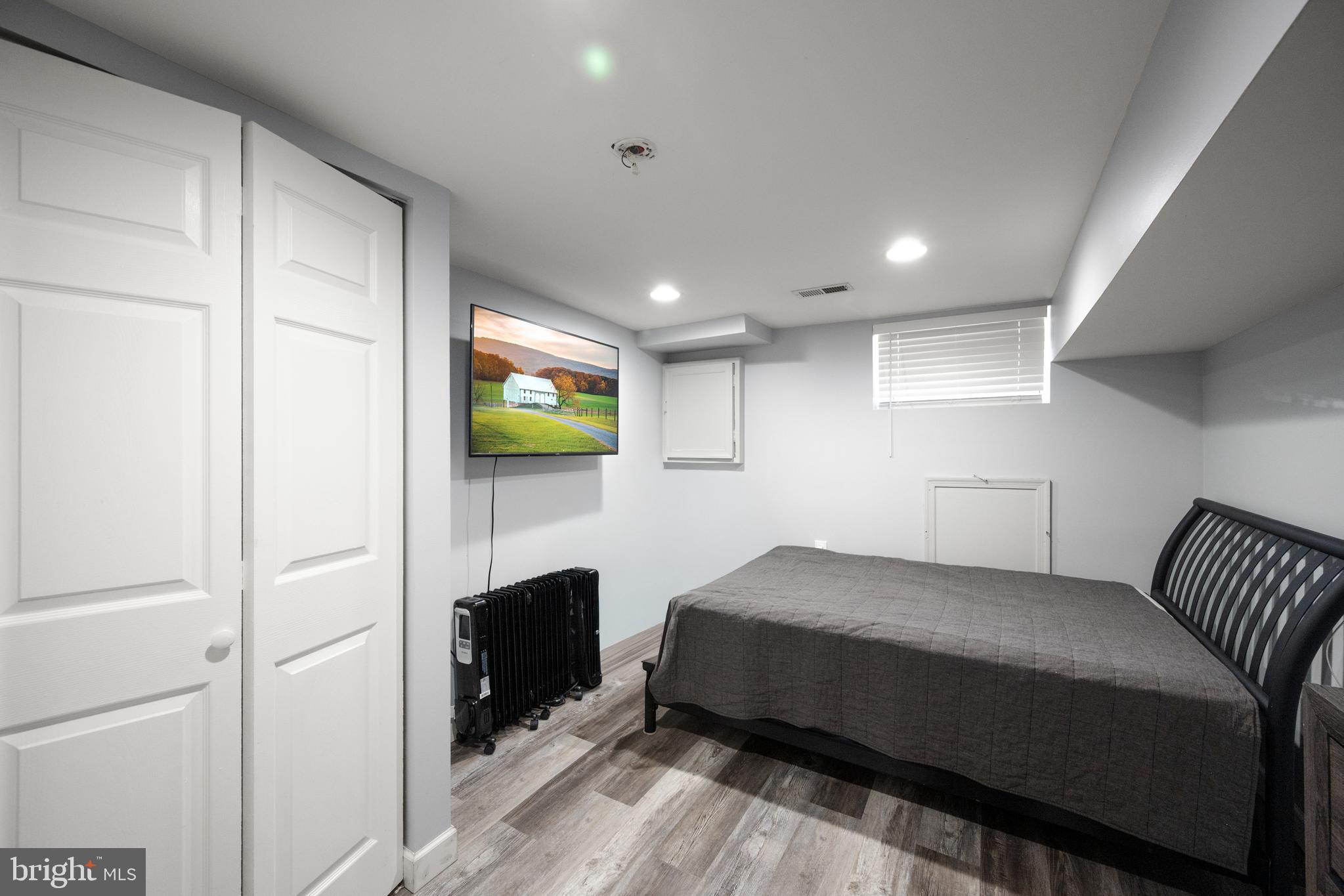 517 S ELLWOOD AVENUE