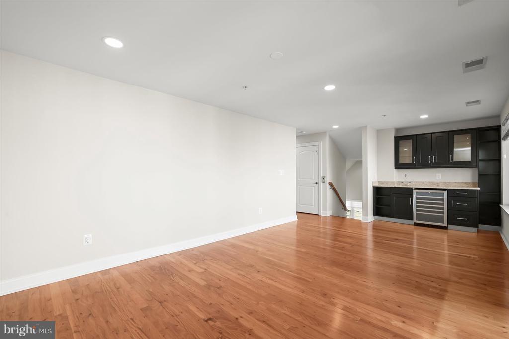 901 VALENCIA COURT 175