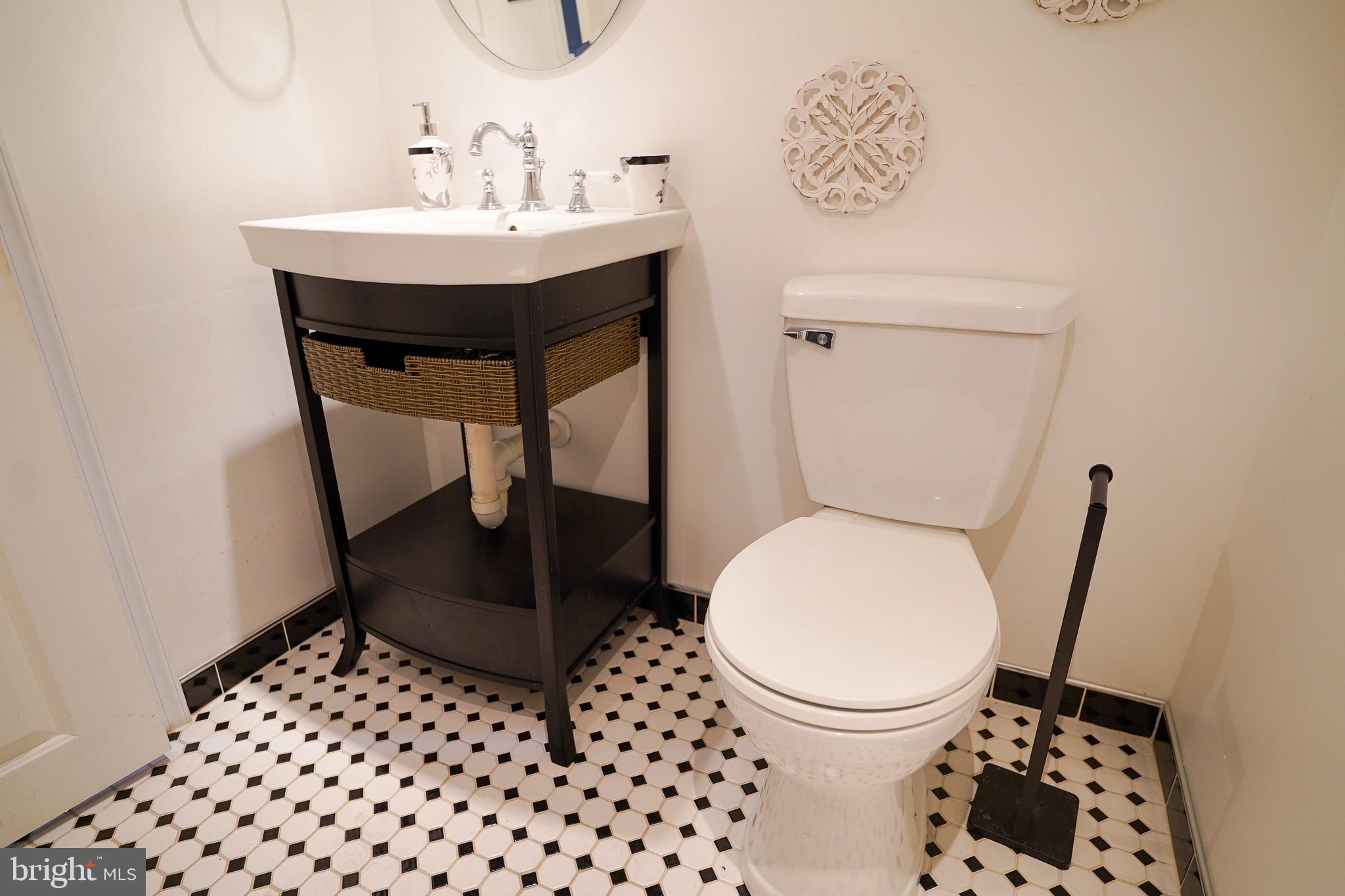 713 S LINWOOD AVENUE