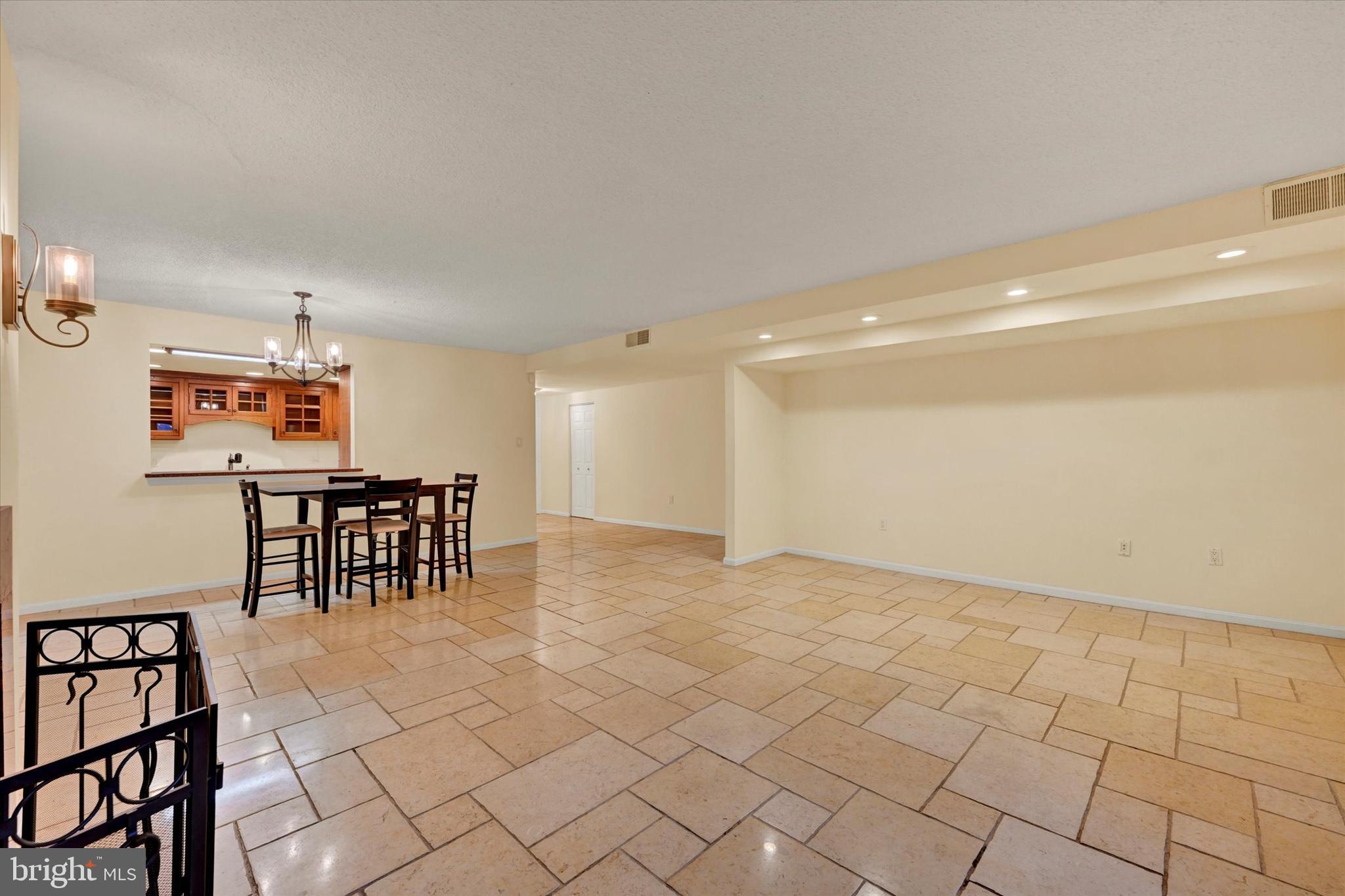 1040 DEER RIDGE DRIVE 213