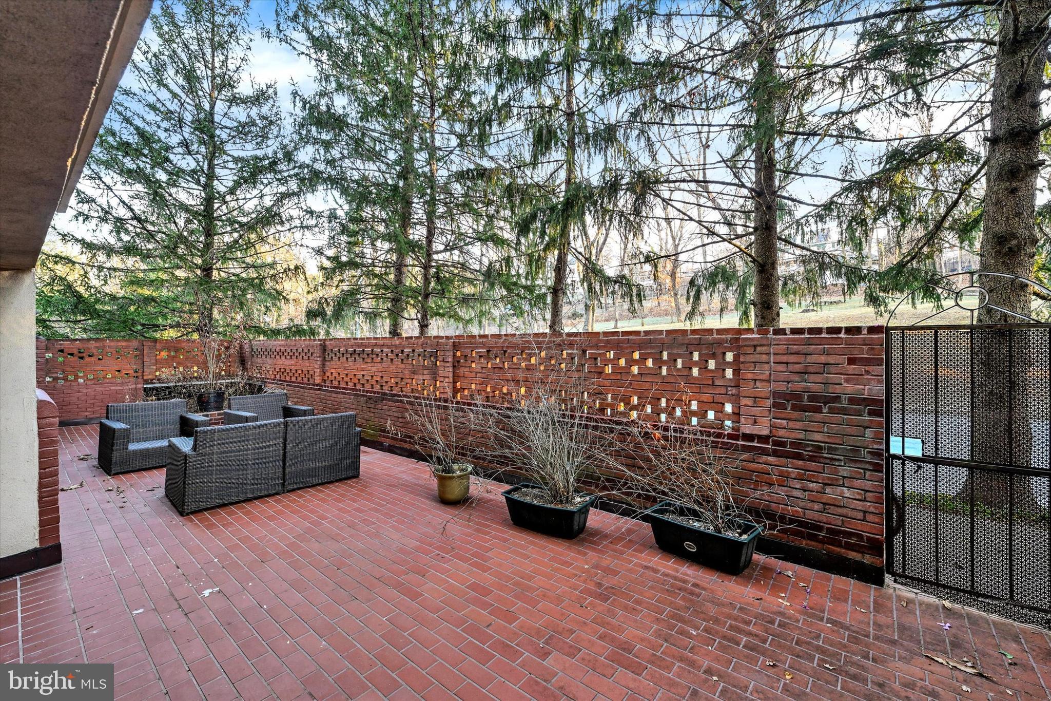 1040 DEER RIDGE DRIVE 213