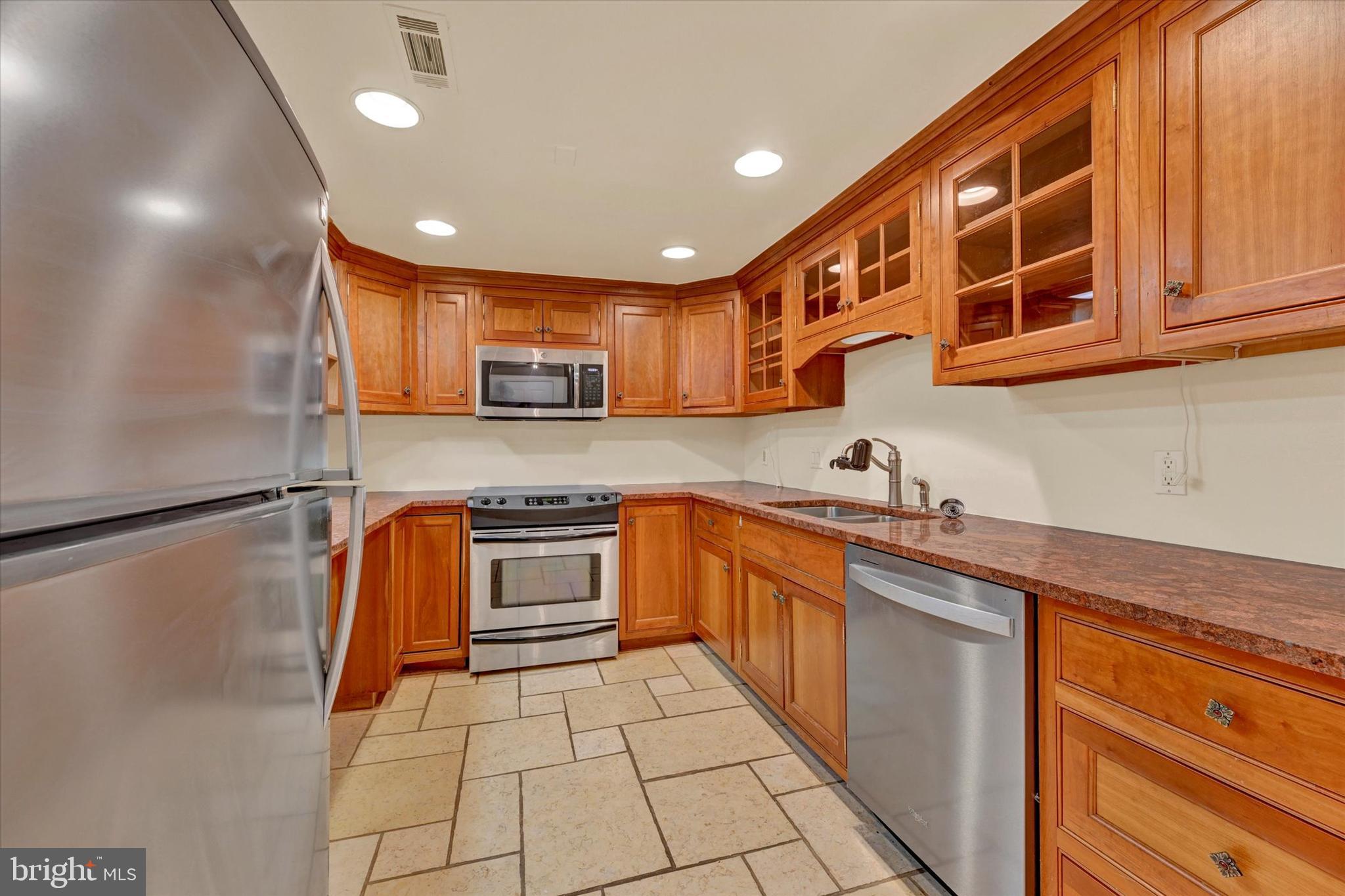 1040 DEER RIDGE DRIVE 213