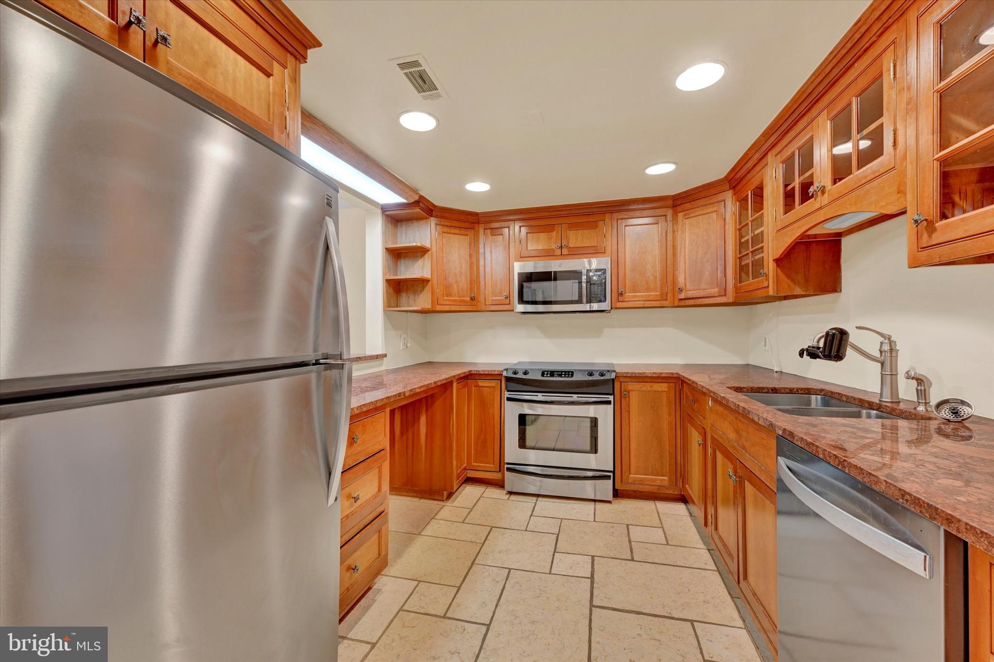 1040 DEER RIDGE DRIVE 213