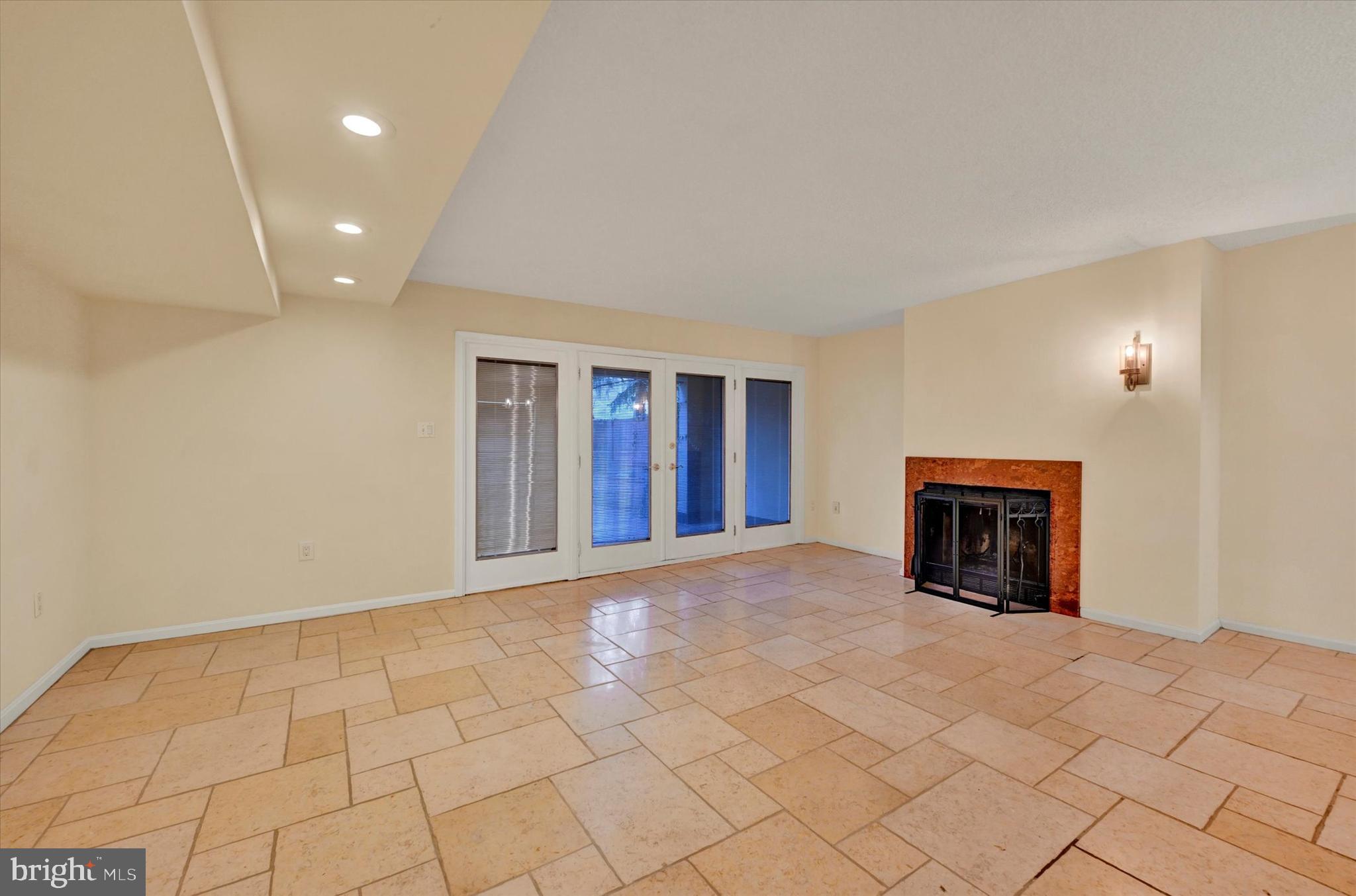 1040 DEER RIDGE DRIVE 213