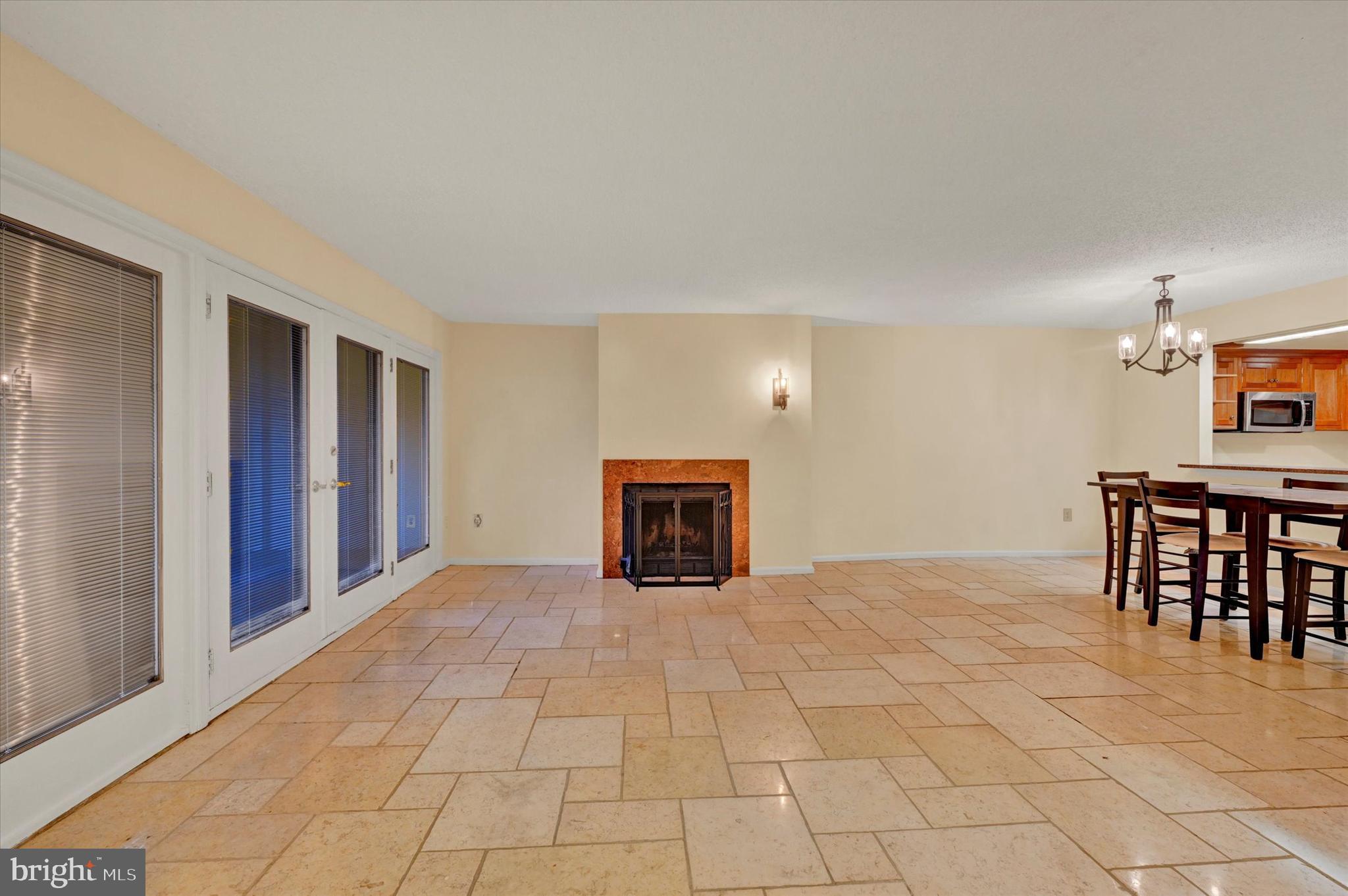 1040 DEER RIDGE DRIVE 213