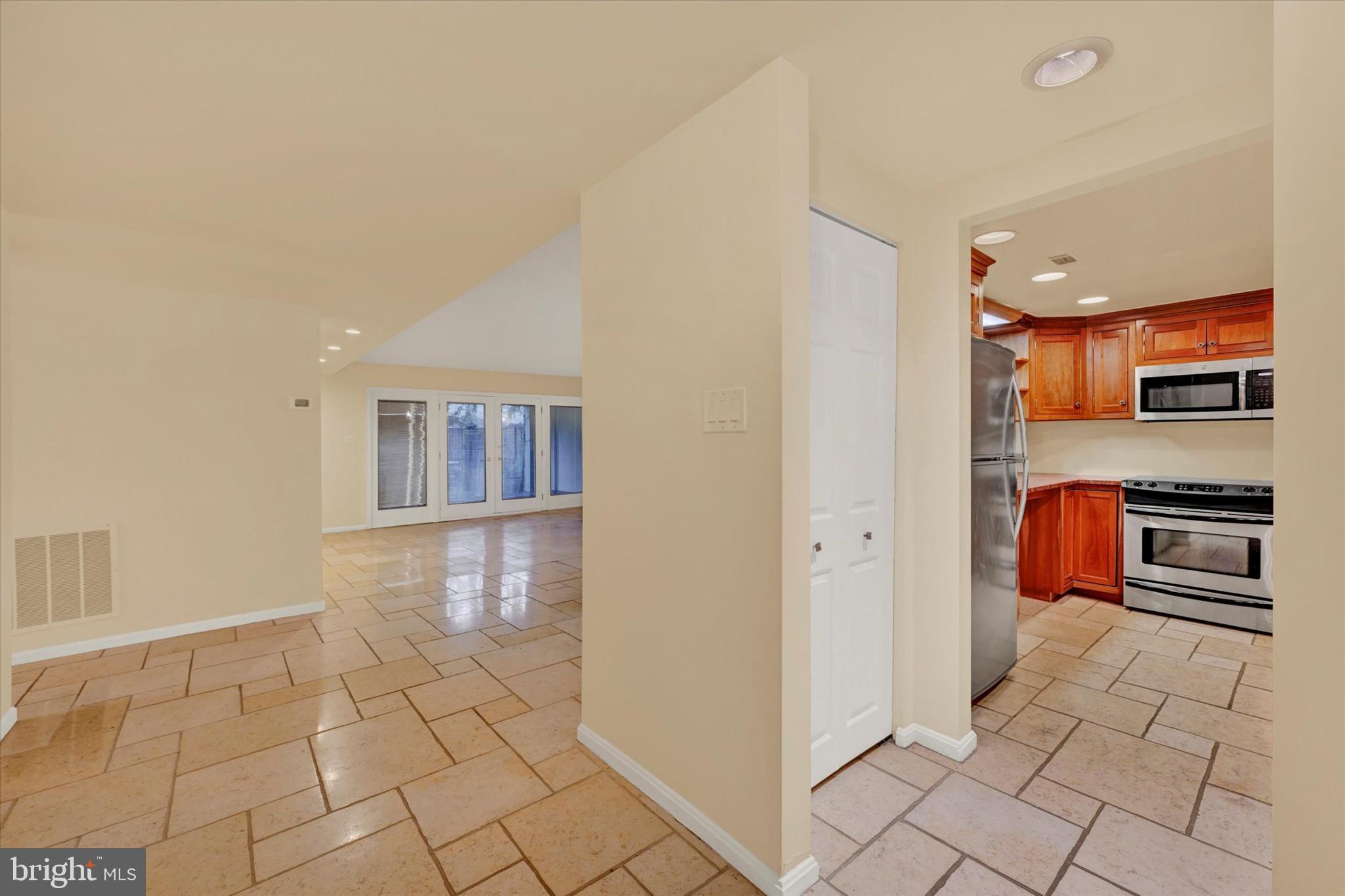 1040 DEER RIDGE DRIVE 213