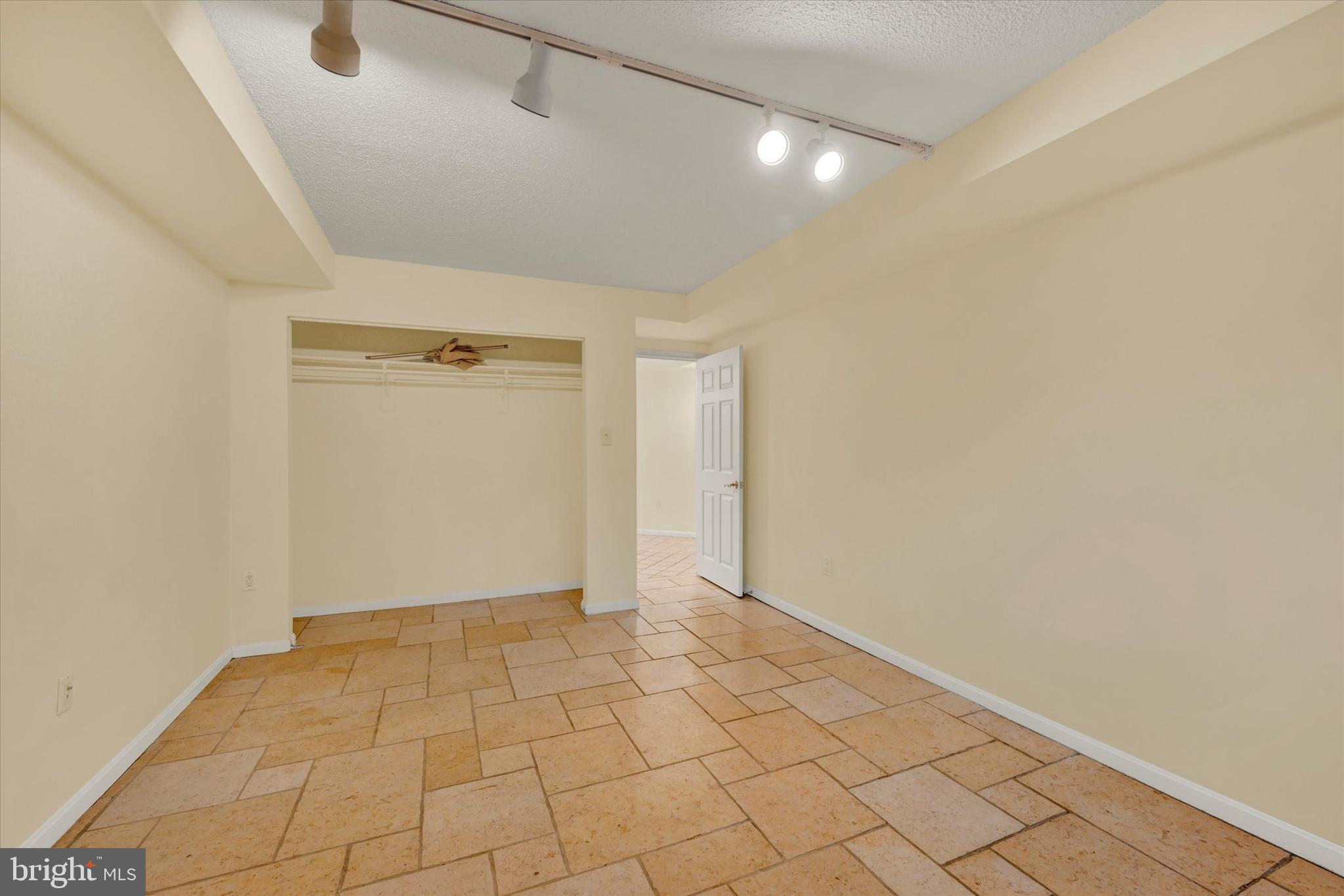 1040 DEER RIDGE DRIVE 213