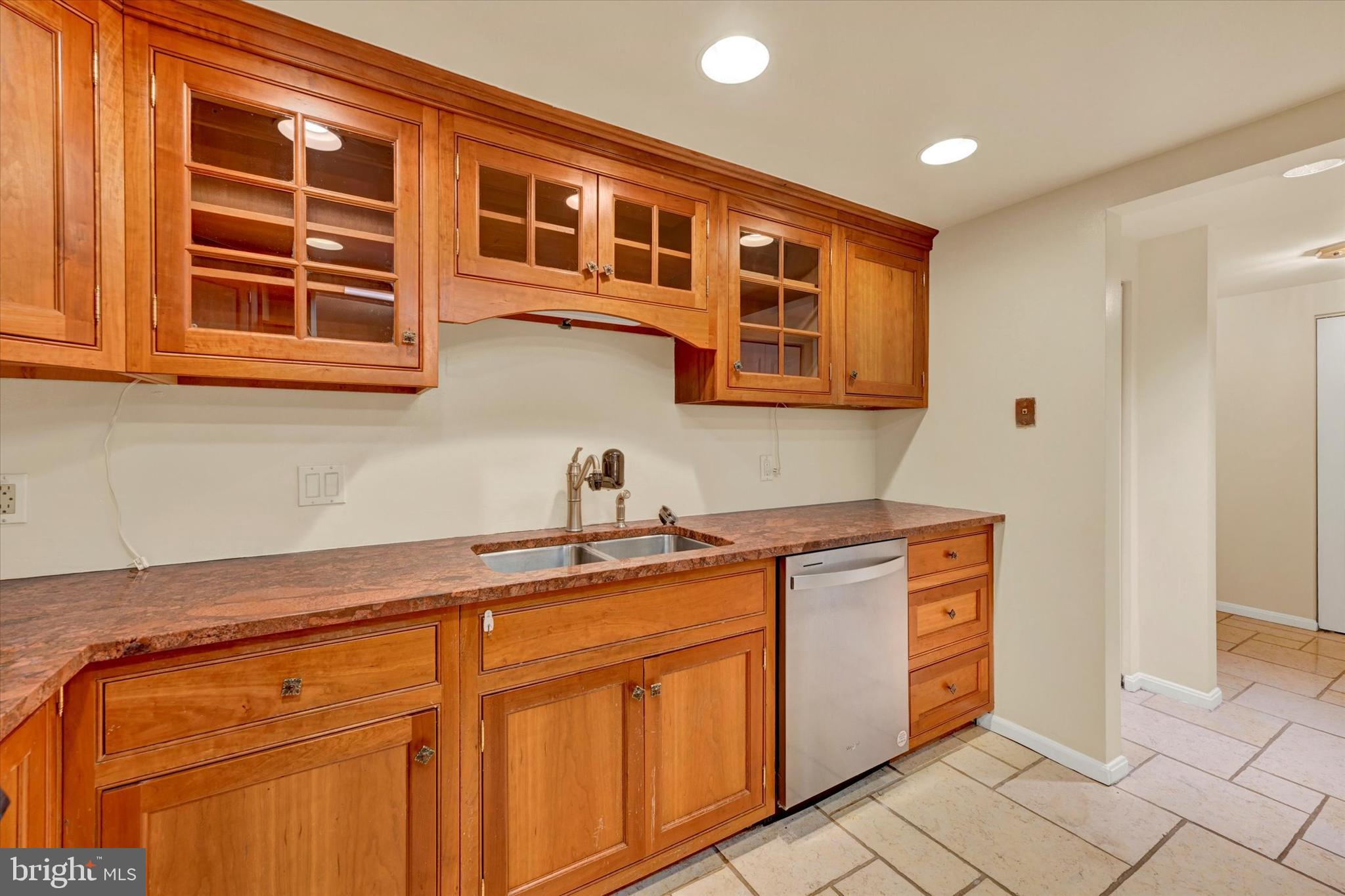 1040 DEER RIDGE DRIVE 213