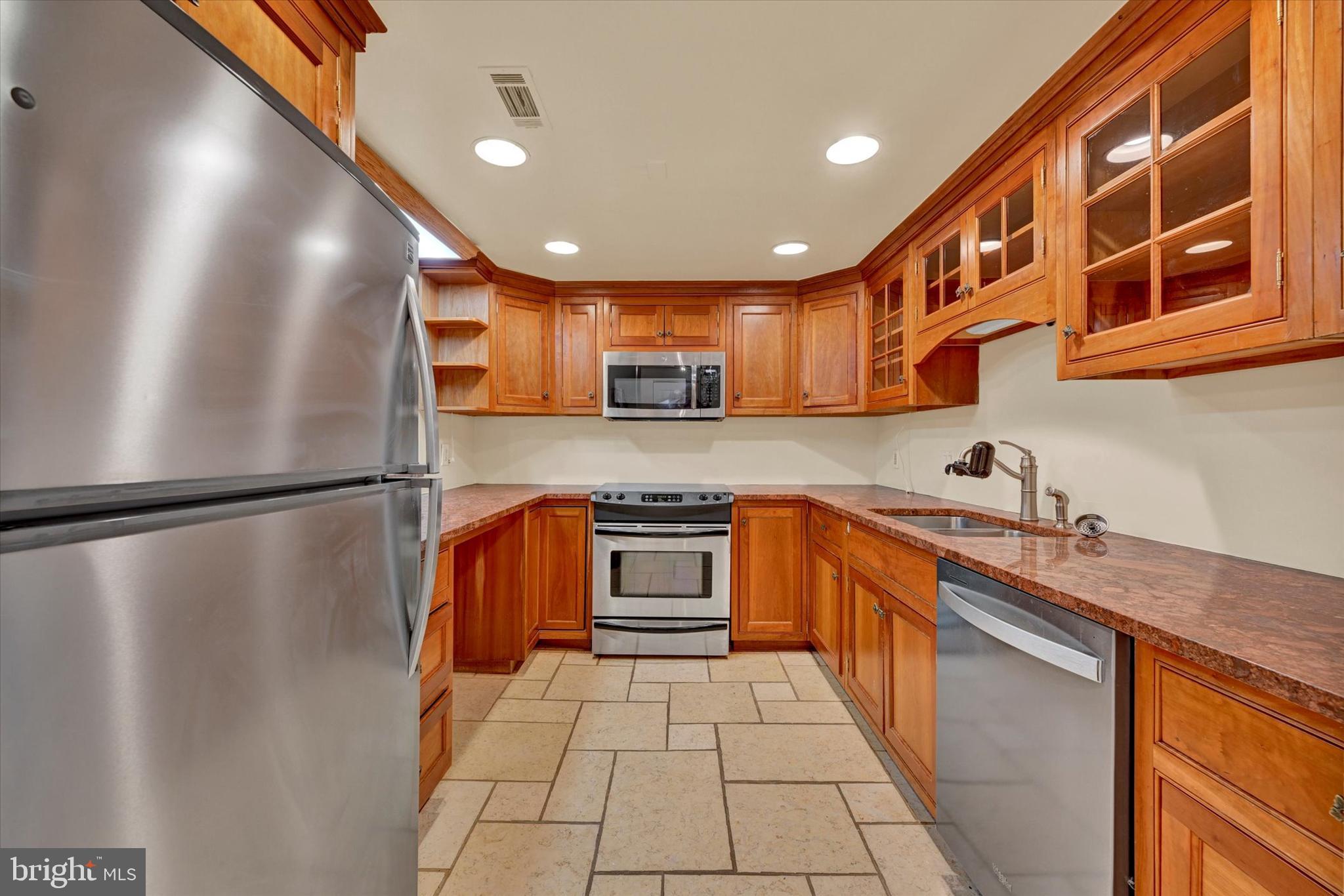 1040 DEER RIDGE DRIVE 213