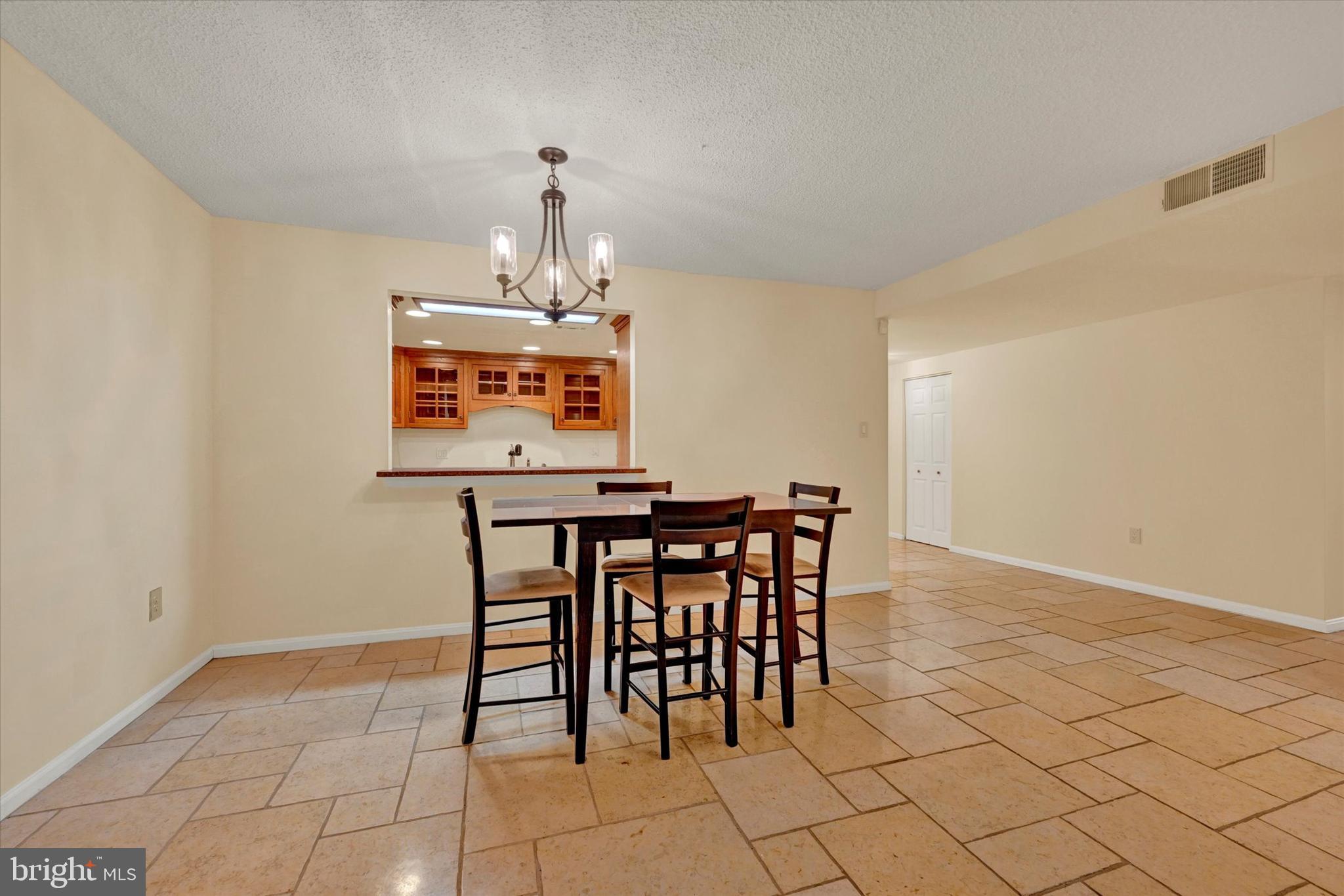 1040 DEER RIDGE DRIVE 213