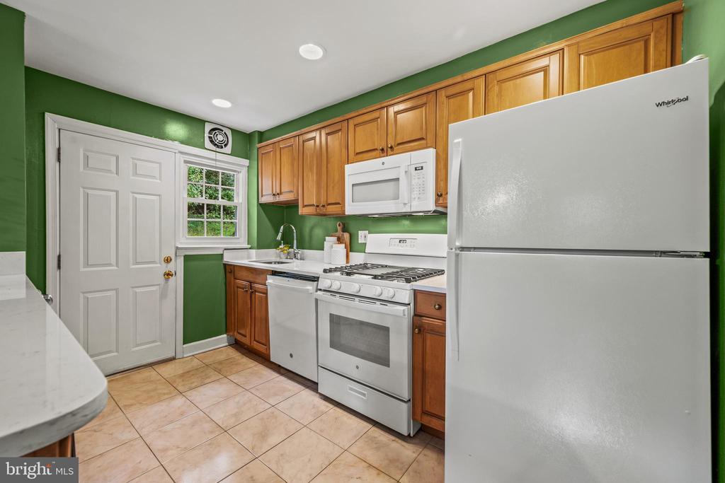5203 FALLS ROAD Unit: 6