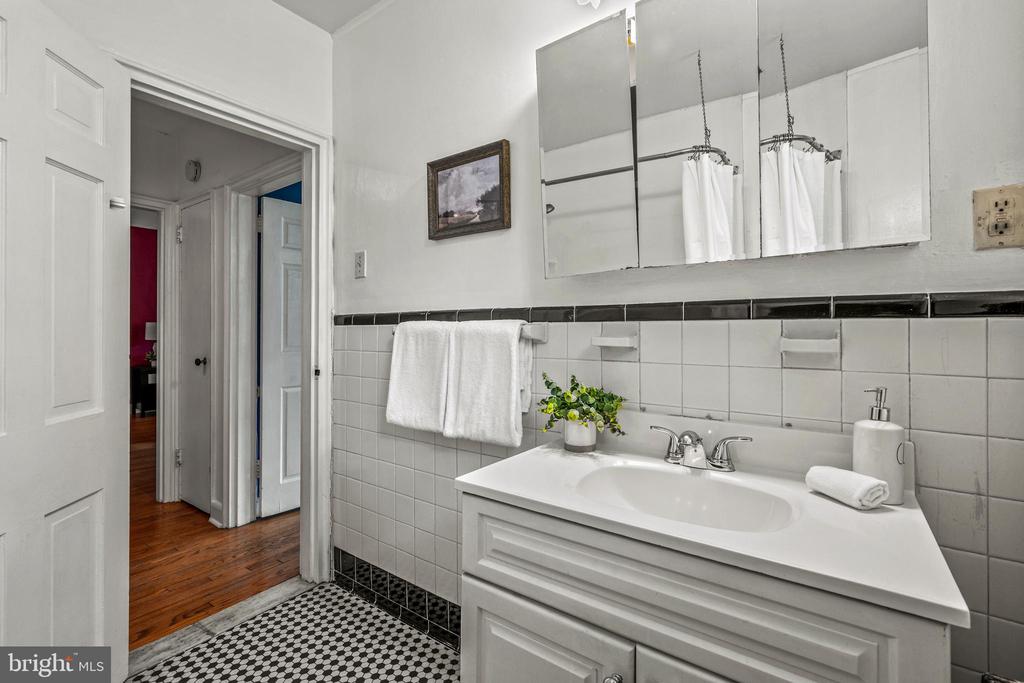 5203 FALLS ROAD Unit: 6