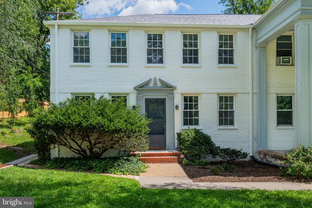 5203 FALLS ROAD Unit: 6