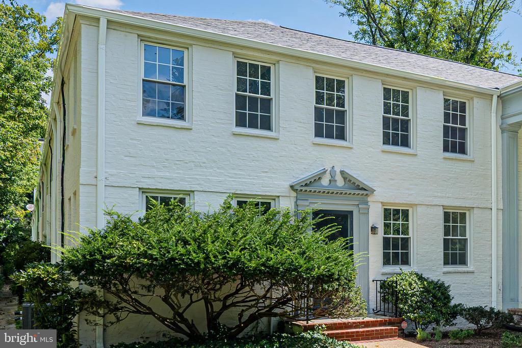 5203 FALLS ROAD Unit: 6