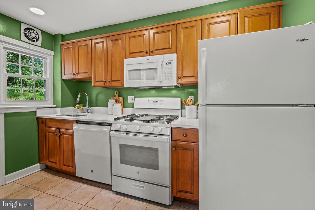 5203 FALLS ROAD Unit: 6