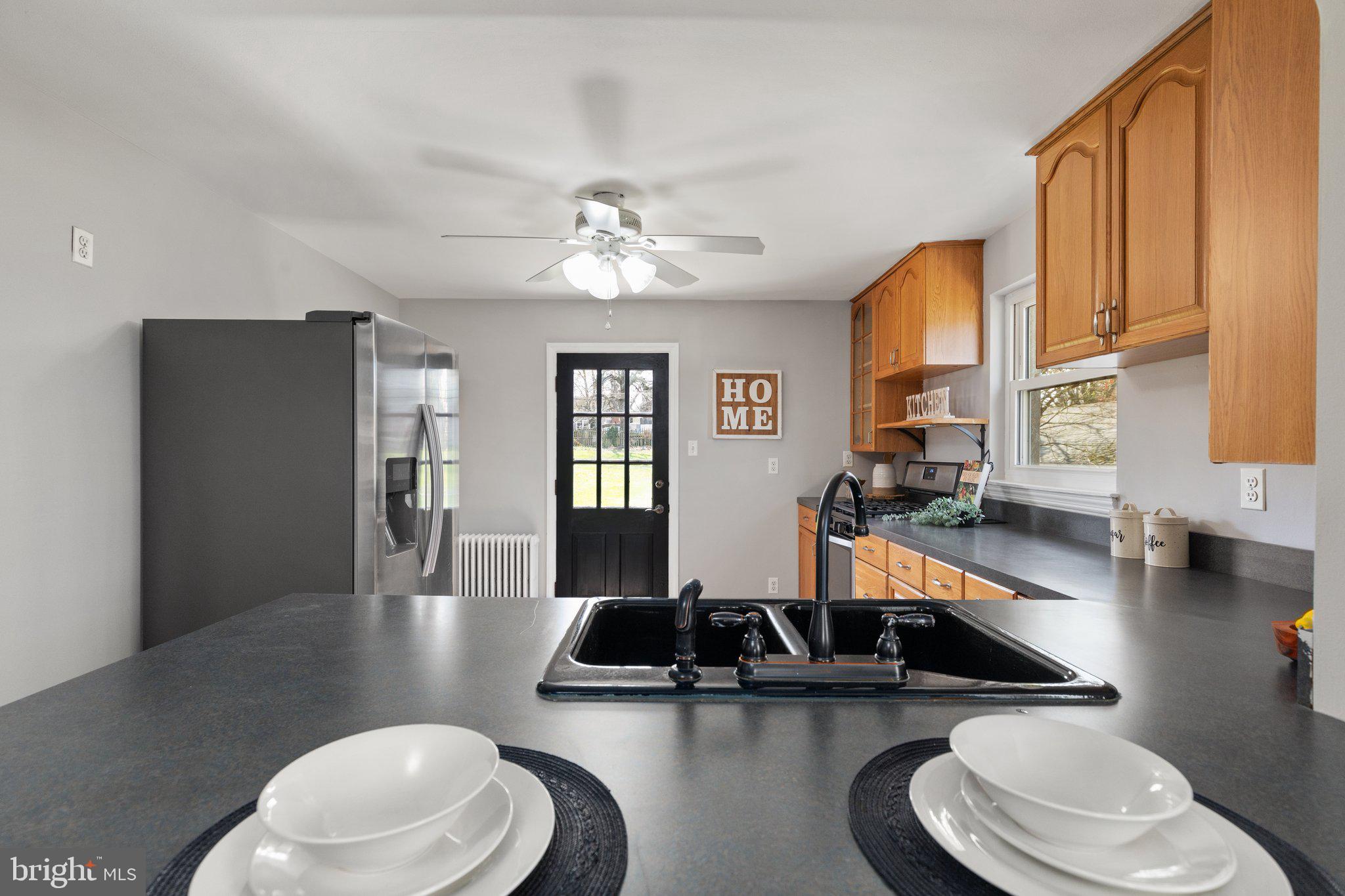 3043 Moreland