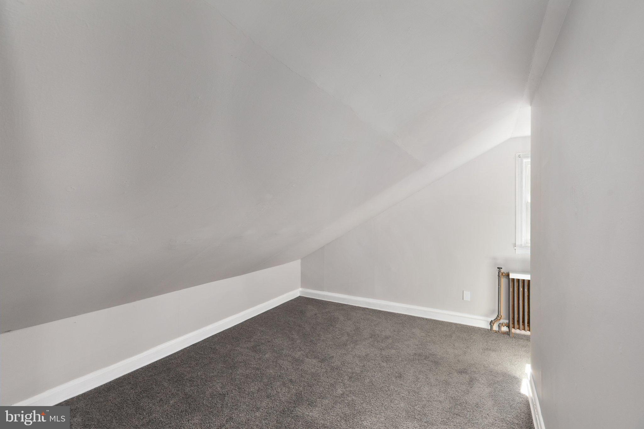 3043 Moreland