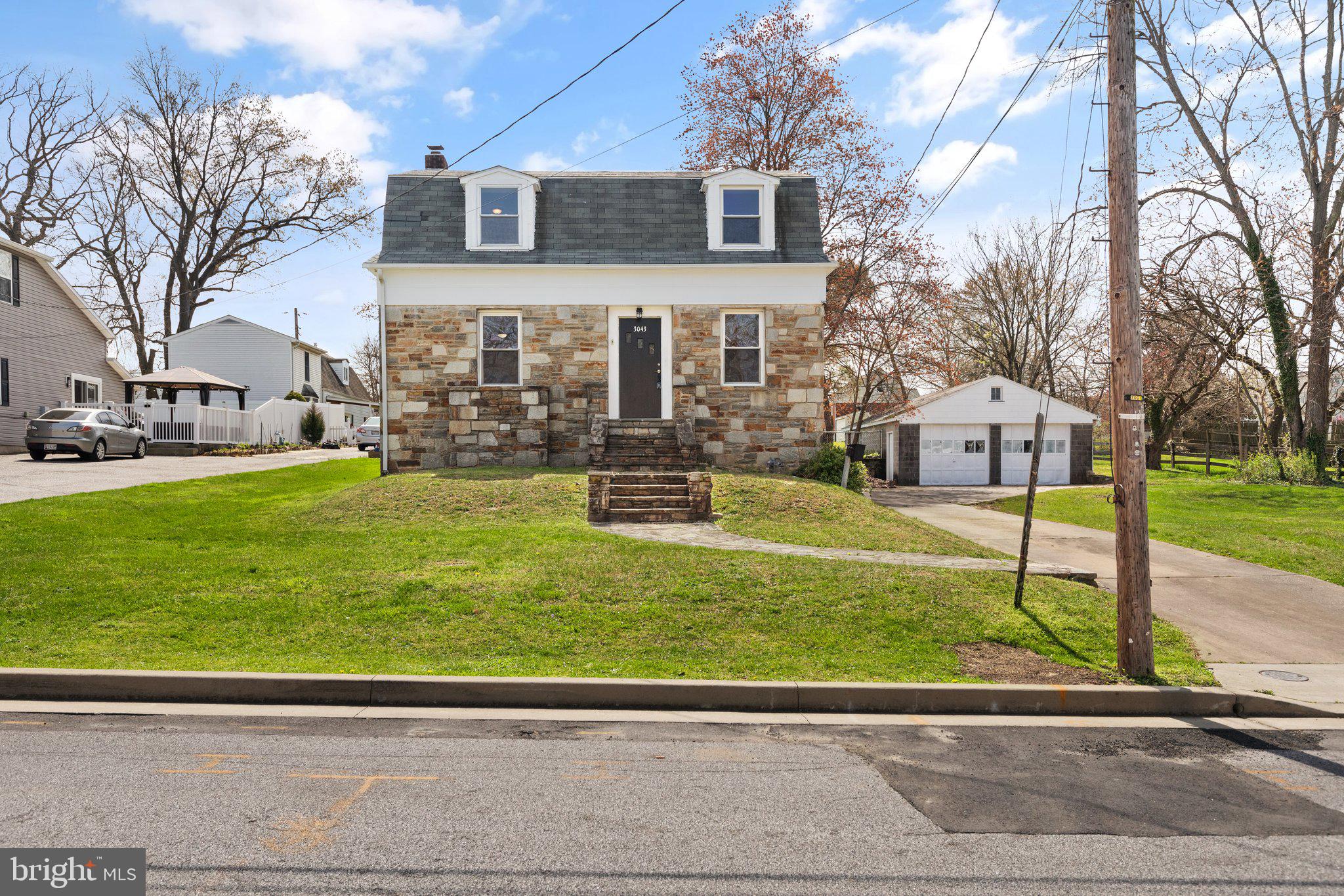 3043 Moreland