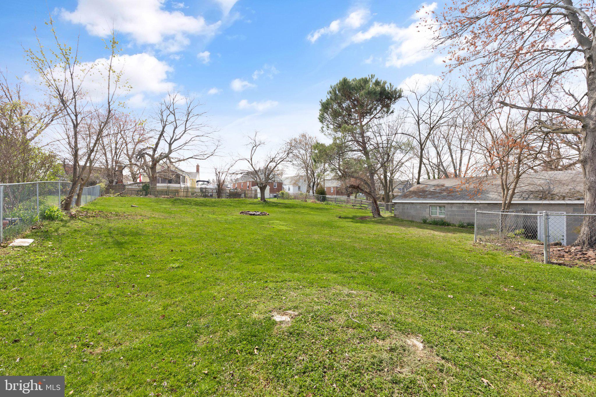 3043 Moreland
