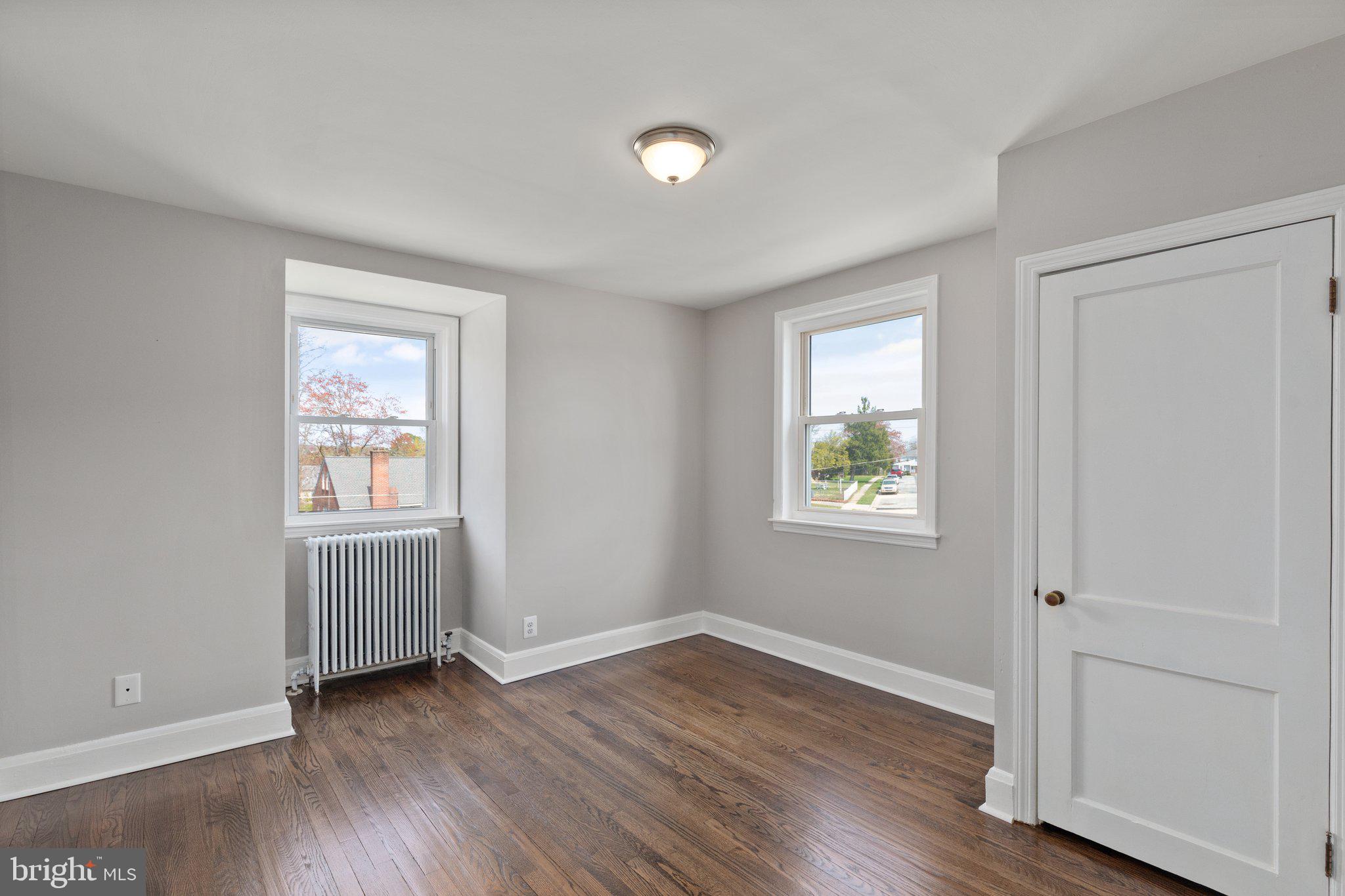 3043 Moreland