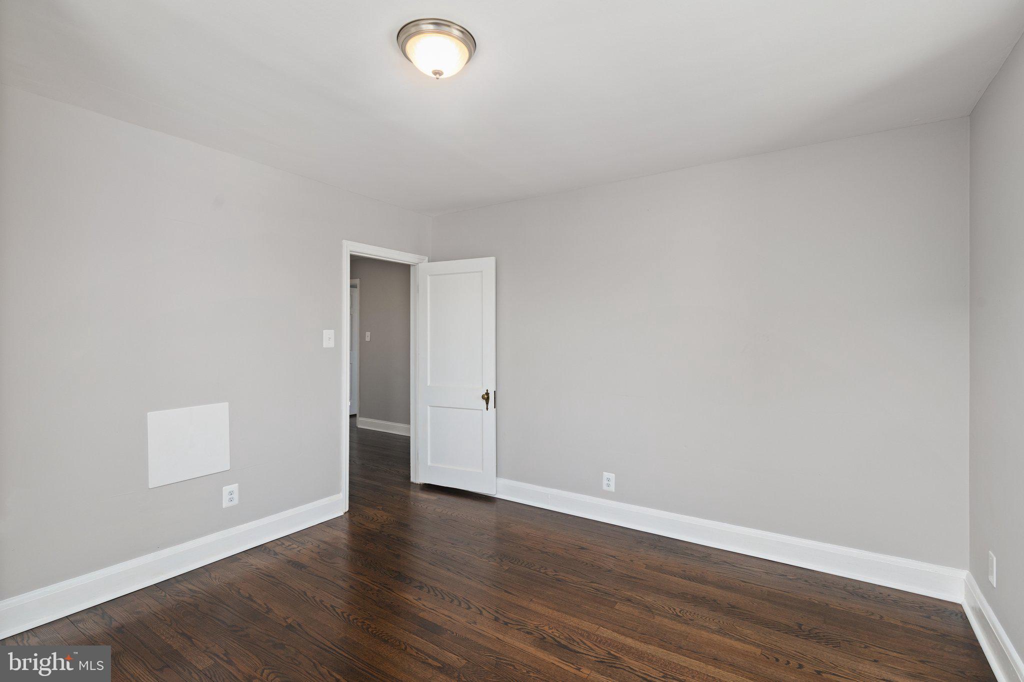 3043 Moreland