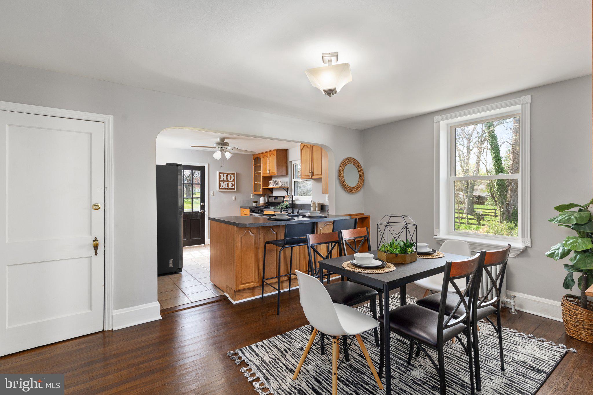 3043 Moreland