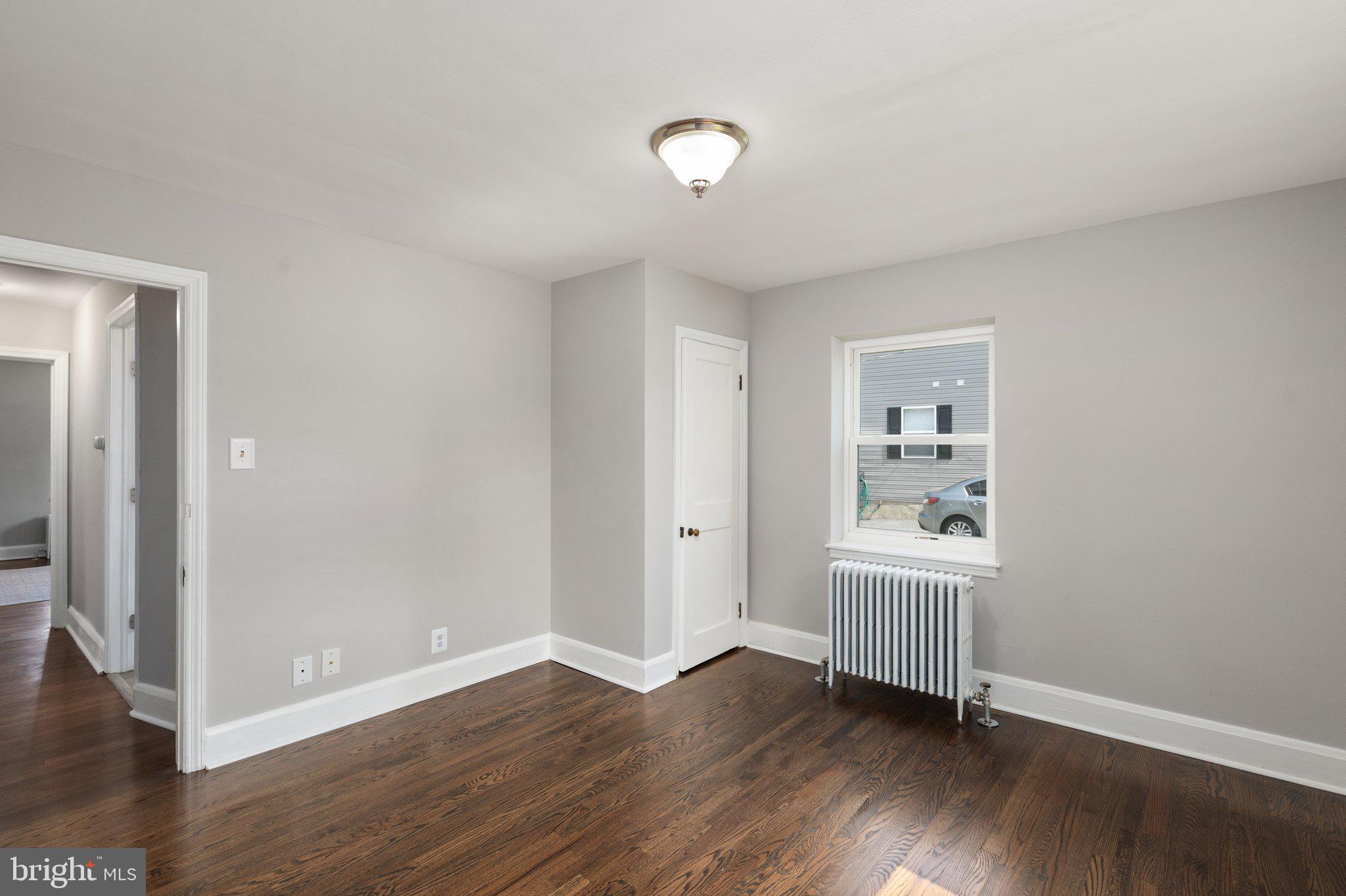 3043 Moreland