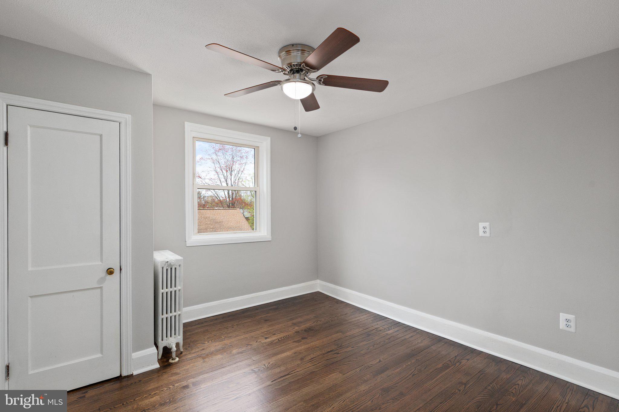 3043 Moreland