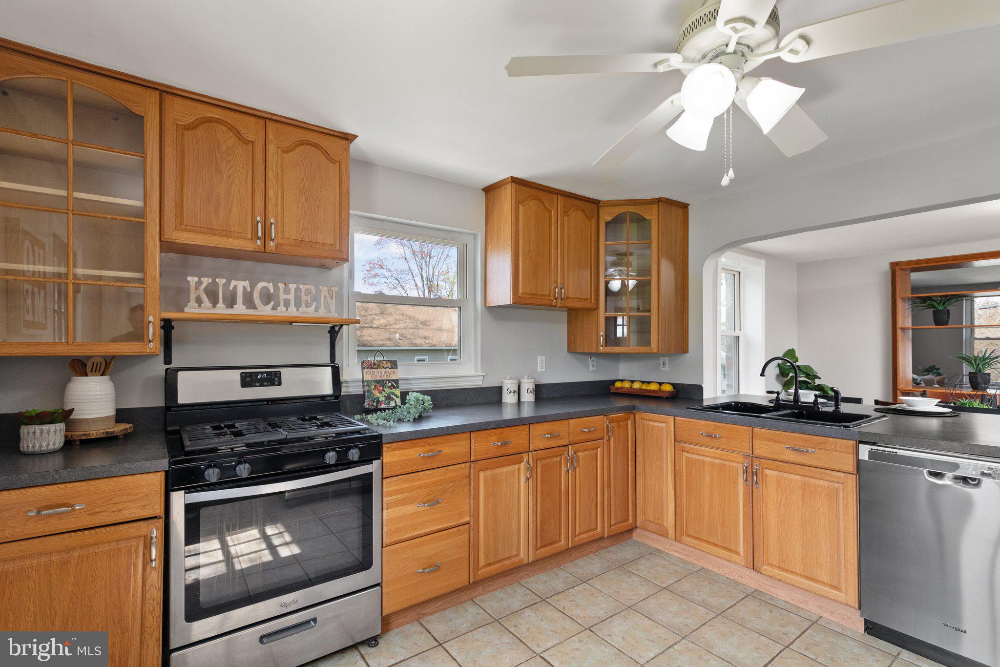 3043 Moreland