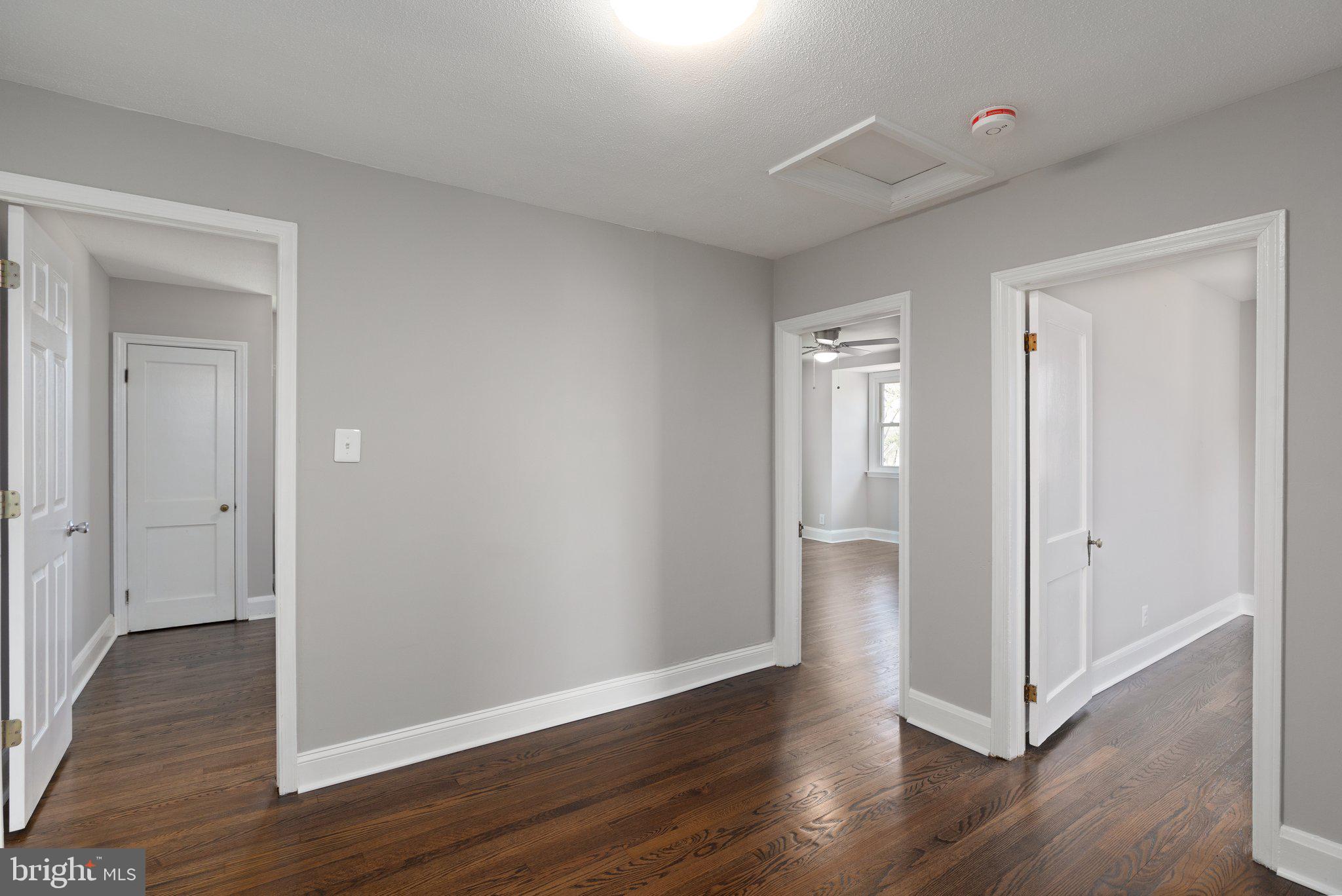 3043 Moreland