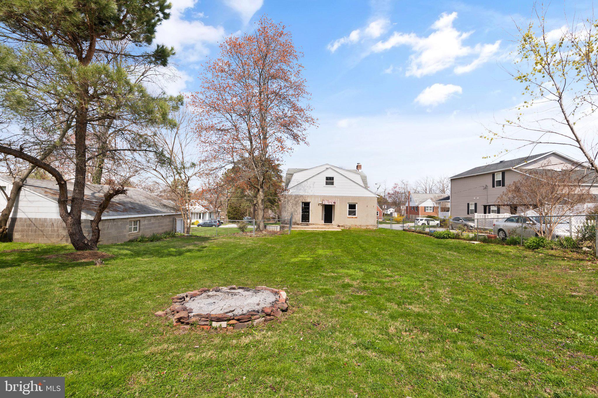 3043 Moreland