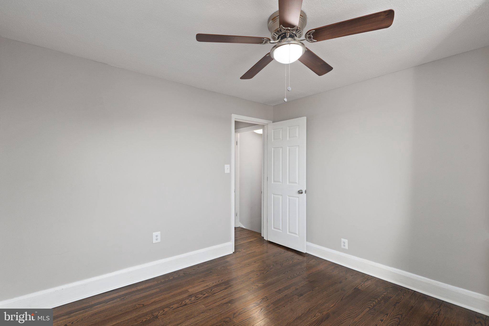 3043 Moreland