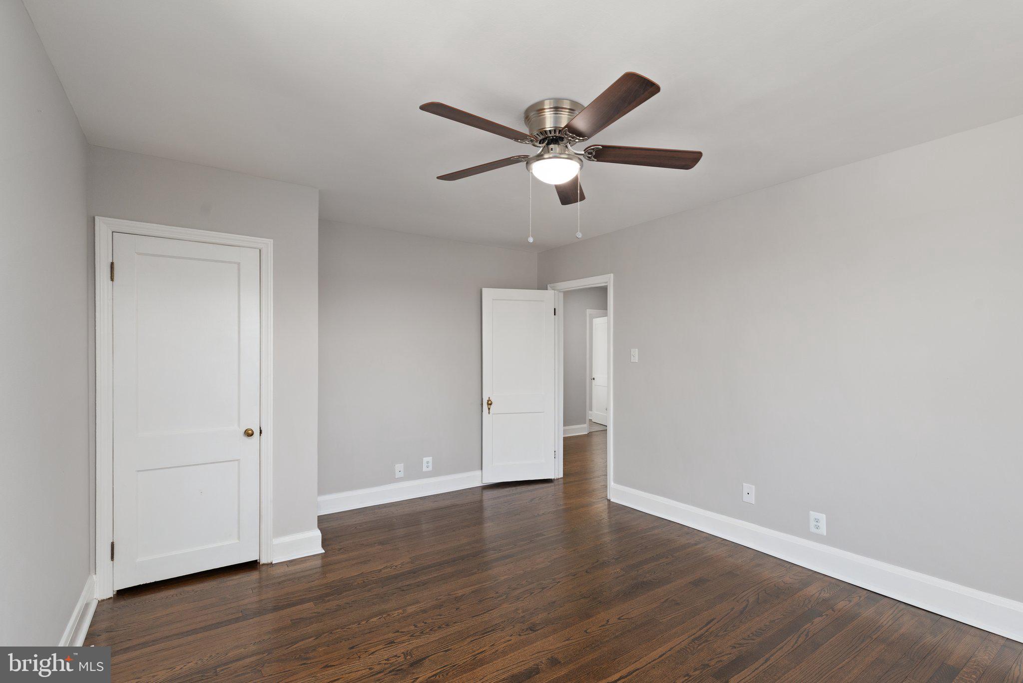 3043 Moreland