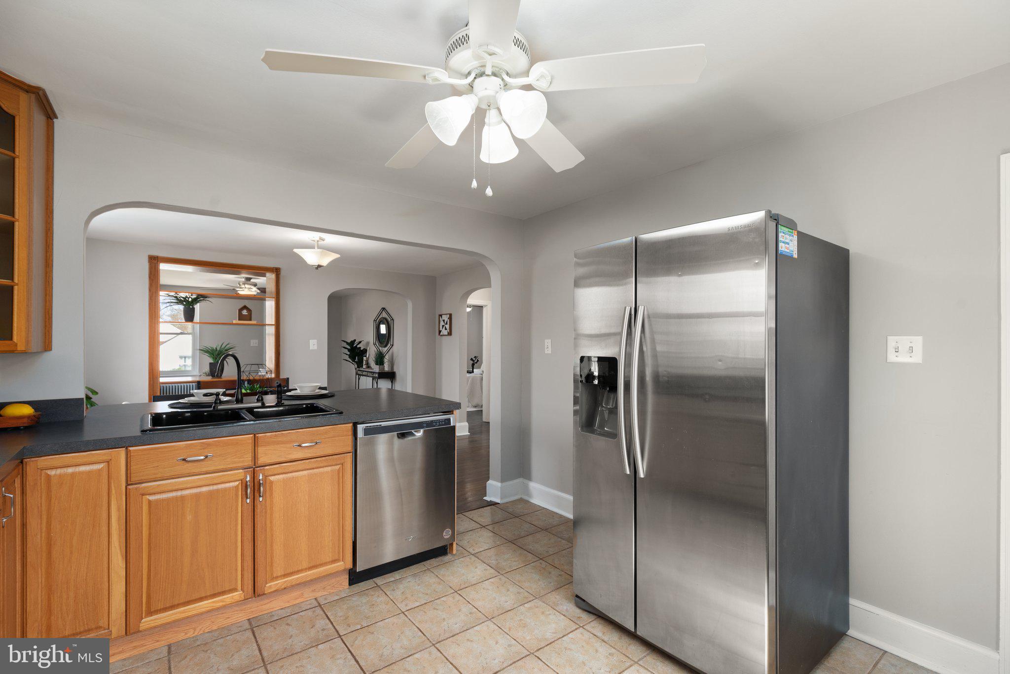 3043 Moreland