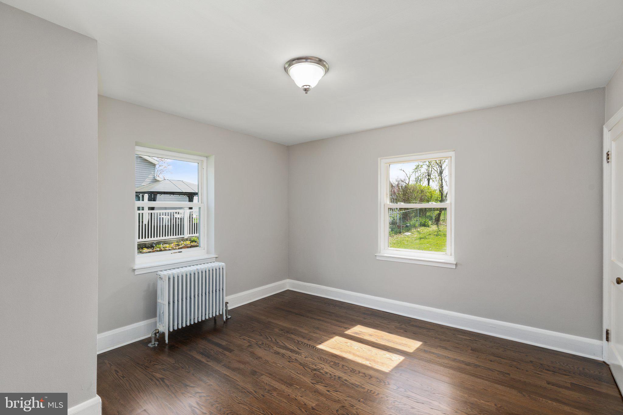 3043 Moreland