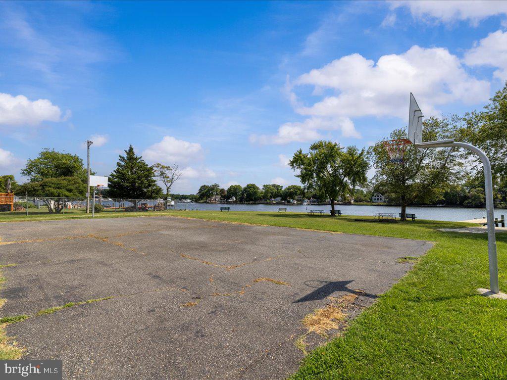 202 Bayside Dr