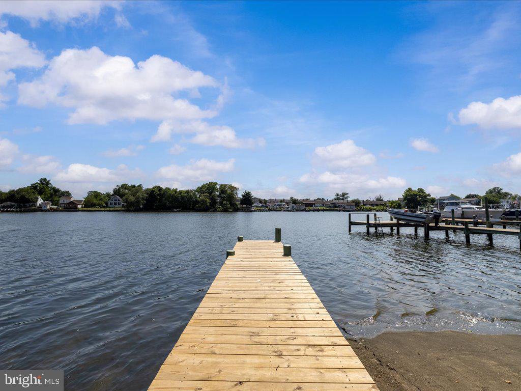 202 Bayside Dr
