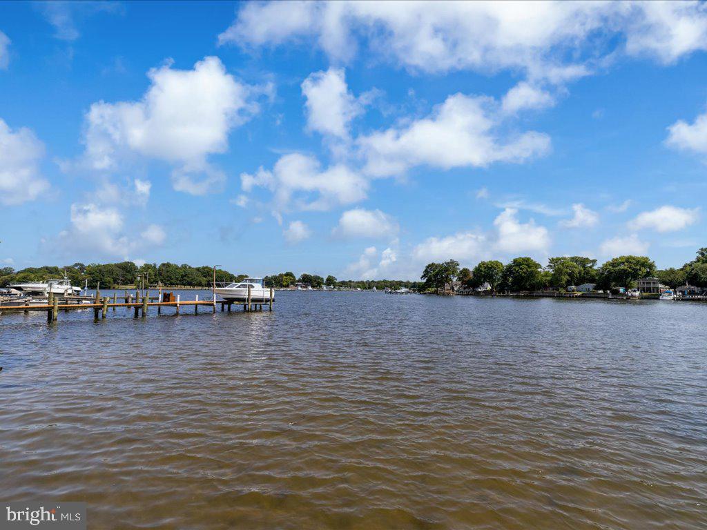 202 Bayside Dr