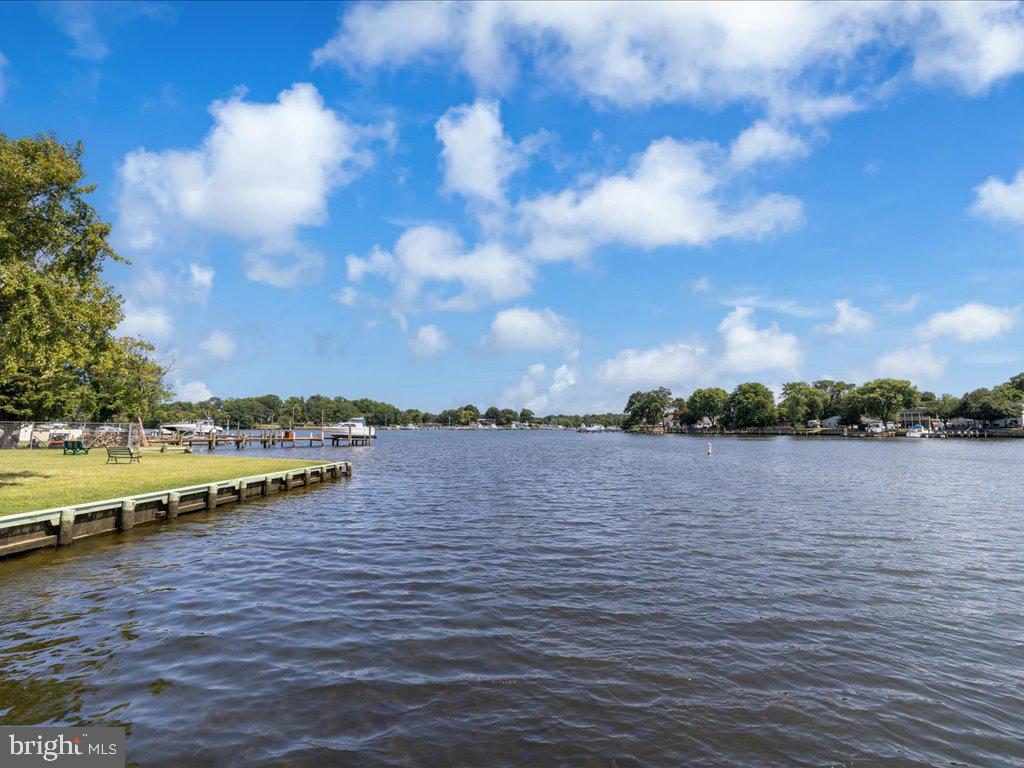 202 Bayside Dr