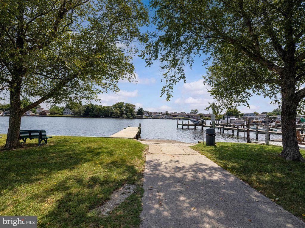 202 Bayside Dr