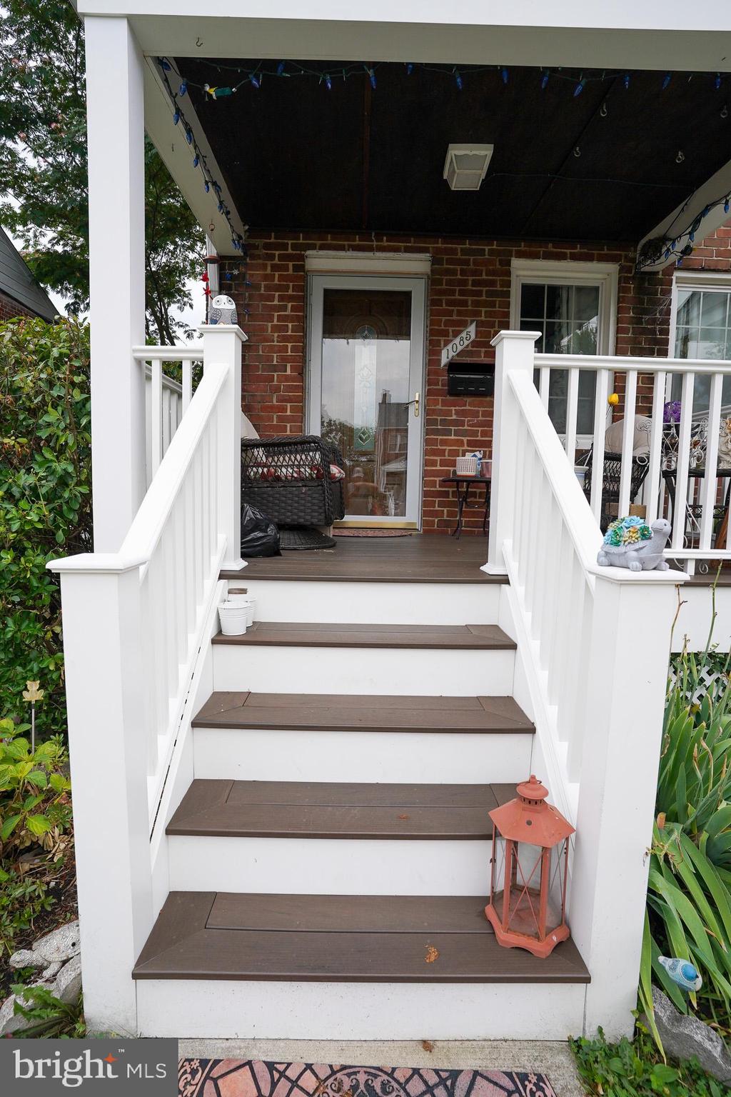 1085 Elm Rd