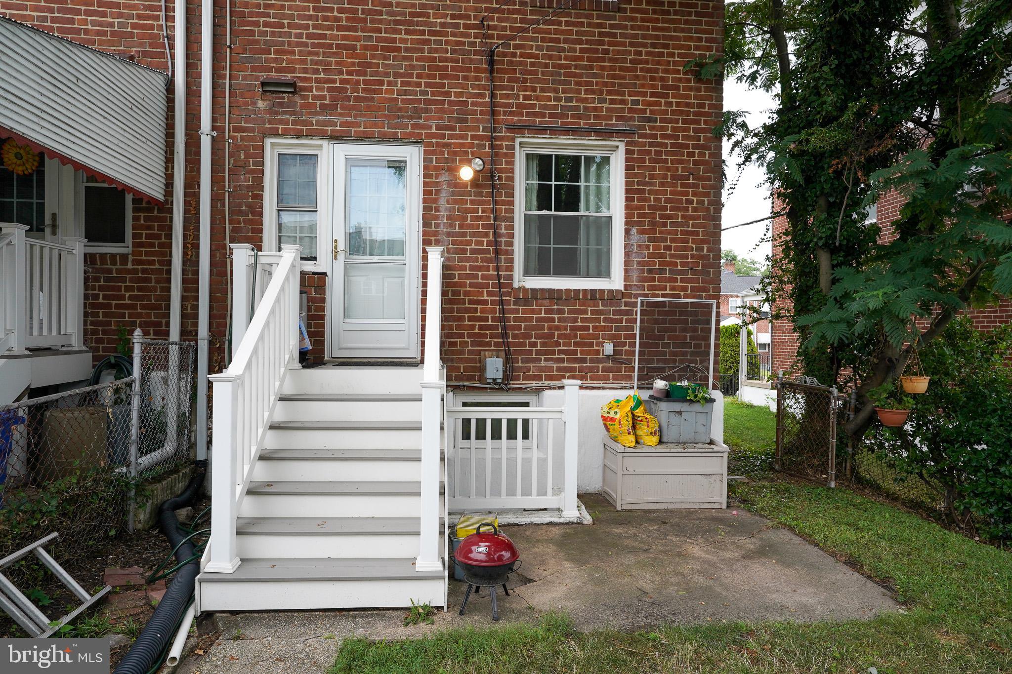 1085 Elm Rd