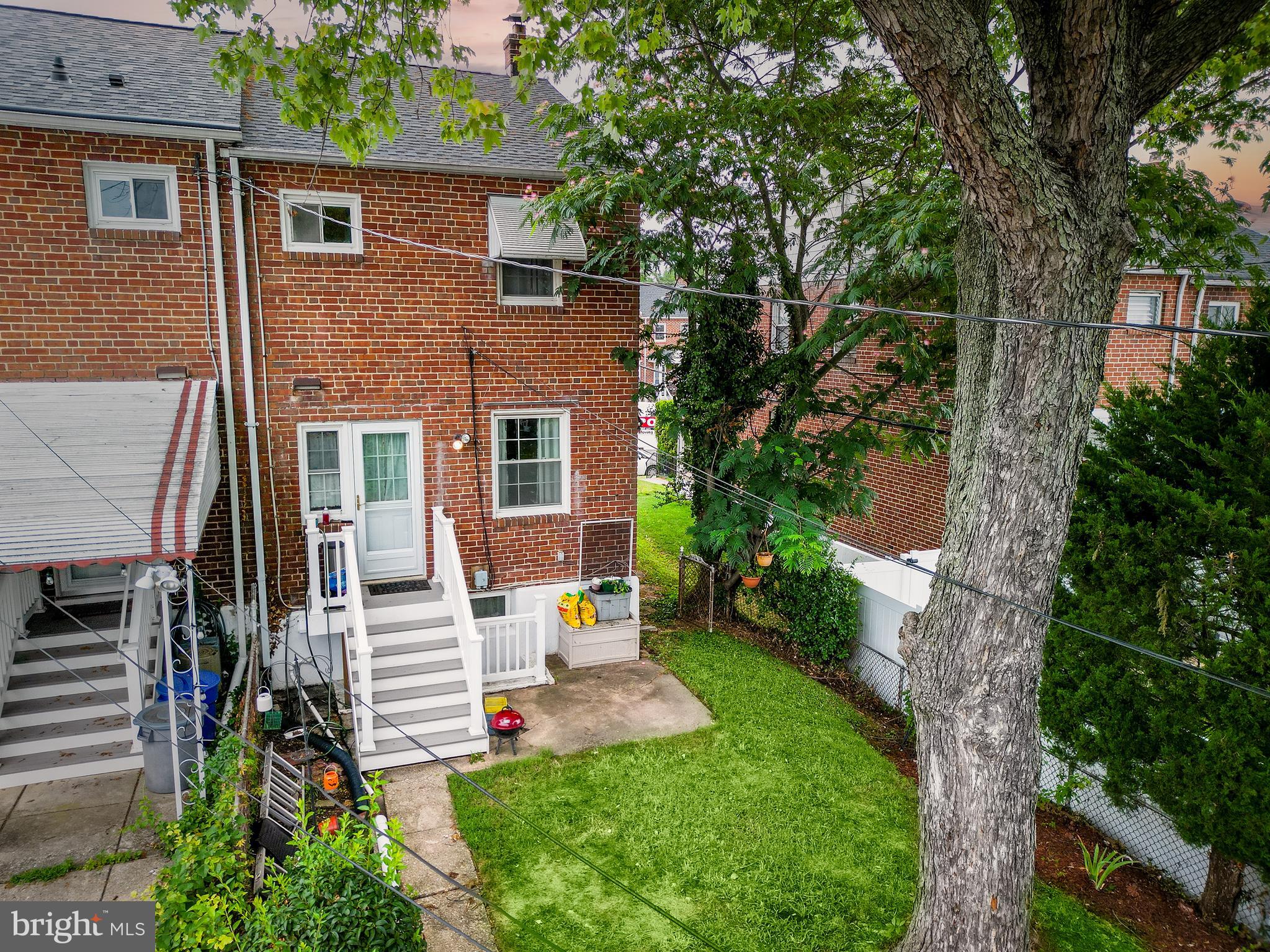 1085 Elm Rd