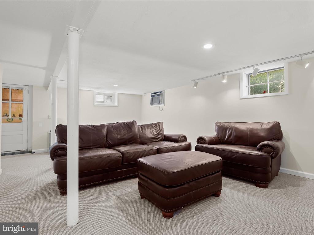 1709 Frederick Rd