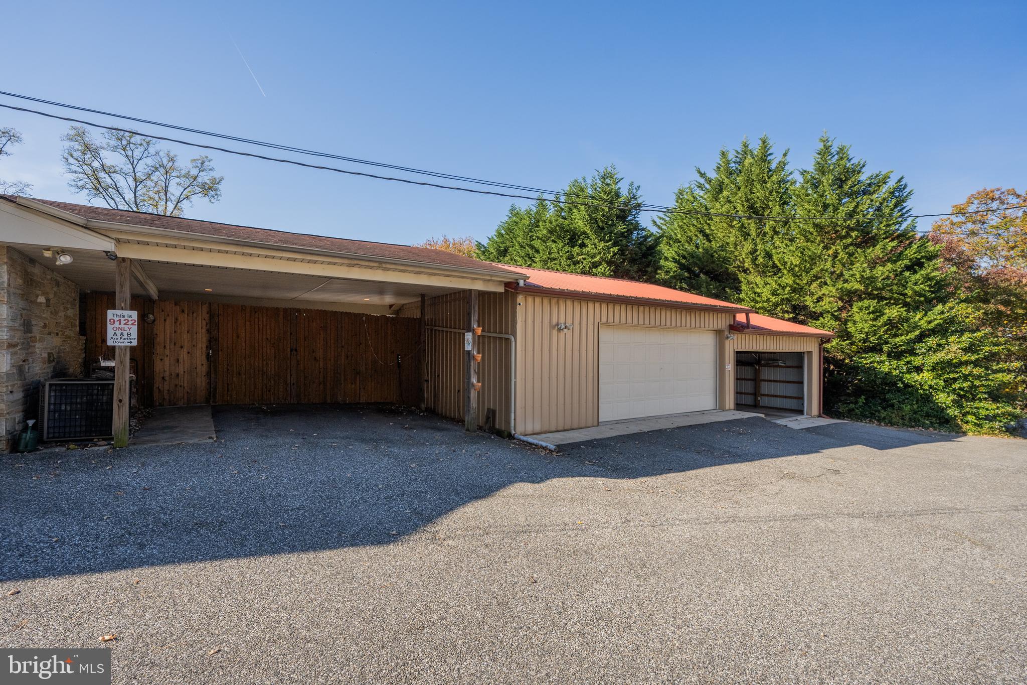 9122 Old Harford