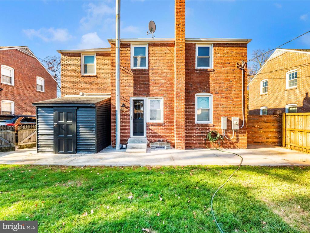 7005 Alden Rd