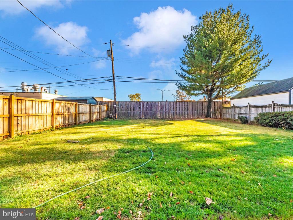 7005 Alden Rd
