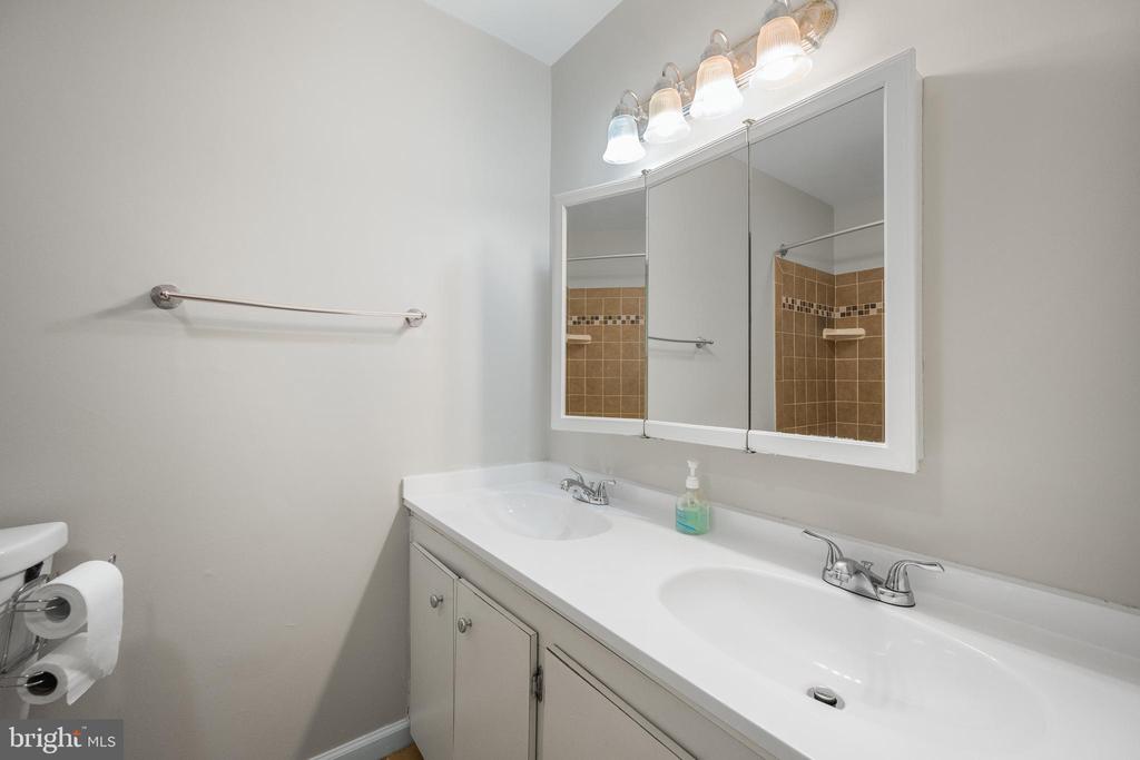 105 Fitz Ct #203