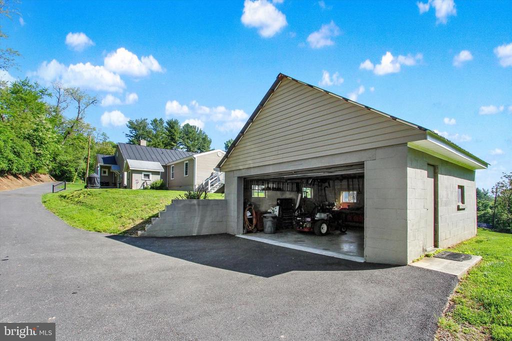 3007 Black Rock Rd