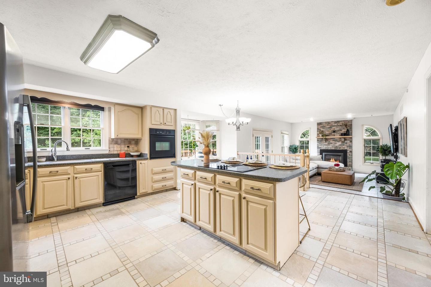 11901 Woodmews Cir